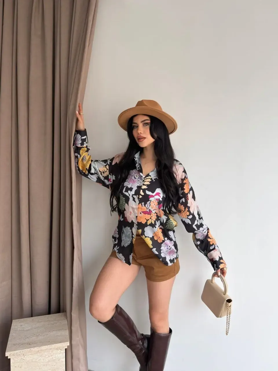 Kadın Renkli Çiçek Desenli Saten Gömlek