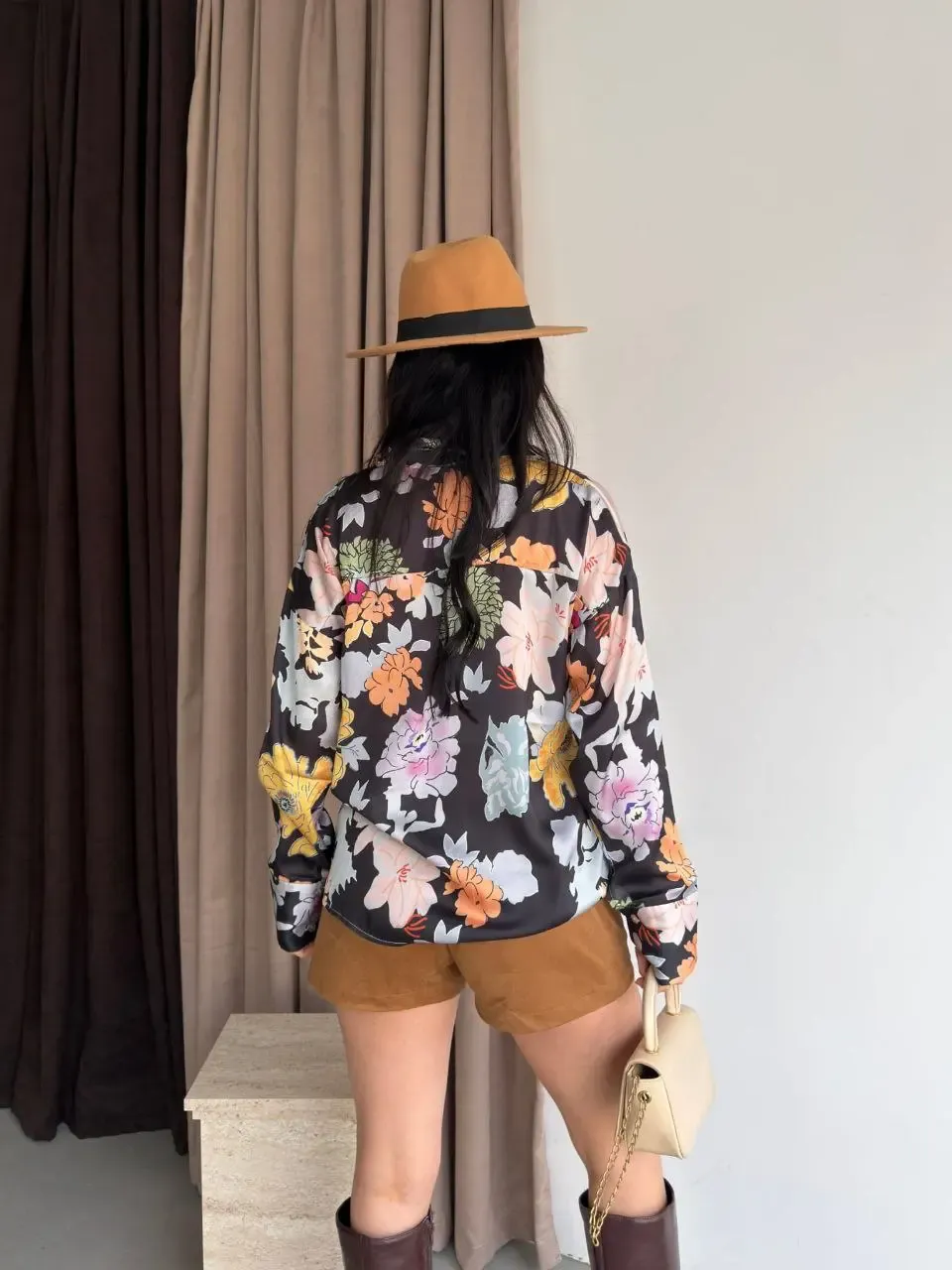 Kadın Renkli Çiçek Desenli Saten Gömlek