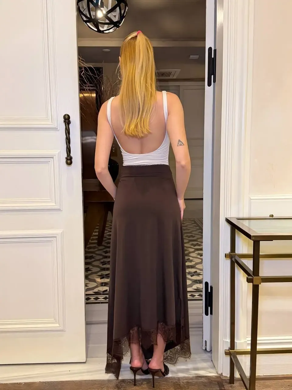 Kadın Sandy Kumaş Dantel Detaylı Yırtmaçlı Uzun Kahve Etek