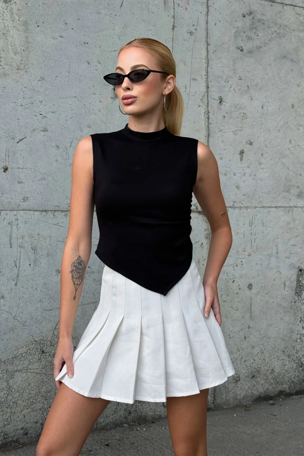 Kadın Siyah Balıkçı Önü Asimetrik Büzgü Detaylı Crop