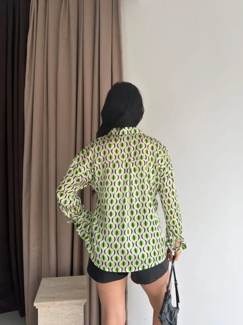 Kadın Yeşil Desenli Saten Gömlek