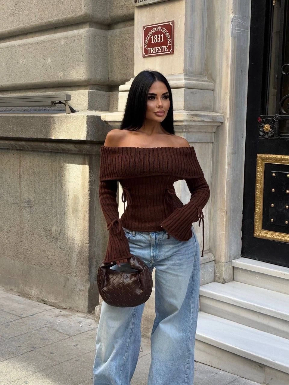 Kol Detay Madonna Yaka Triko Bluz Kahverengi