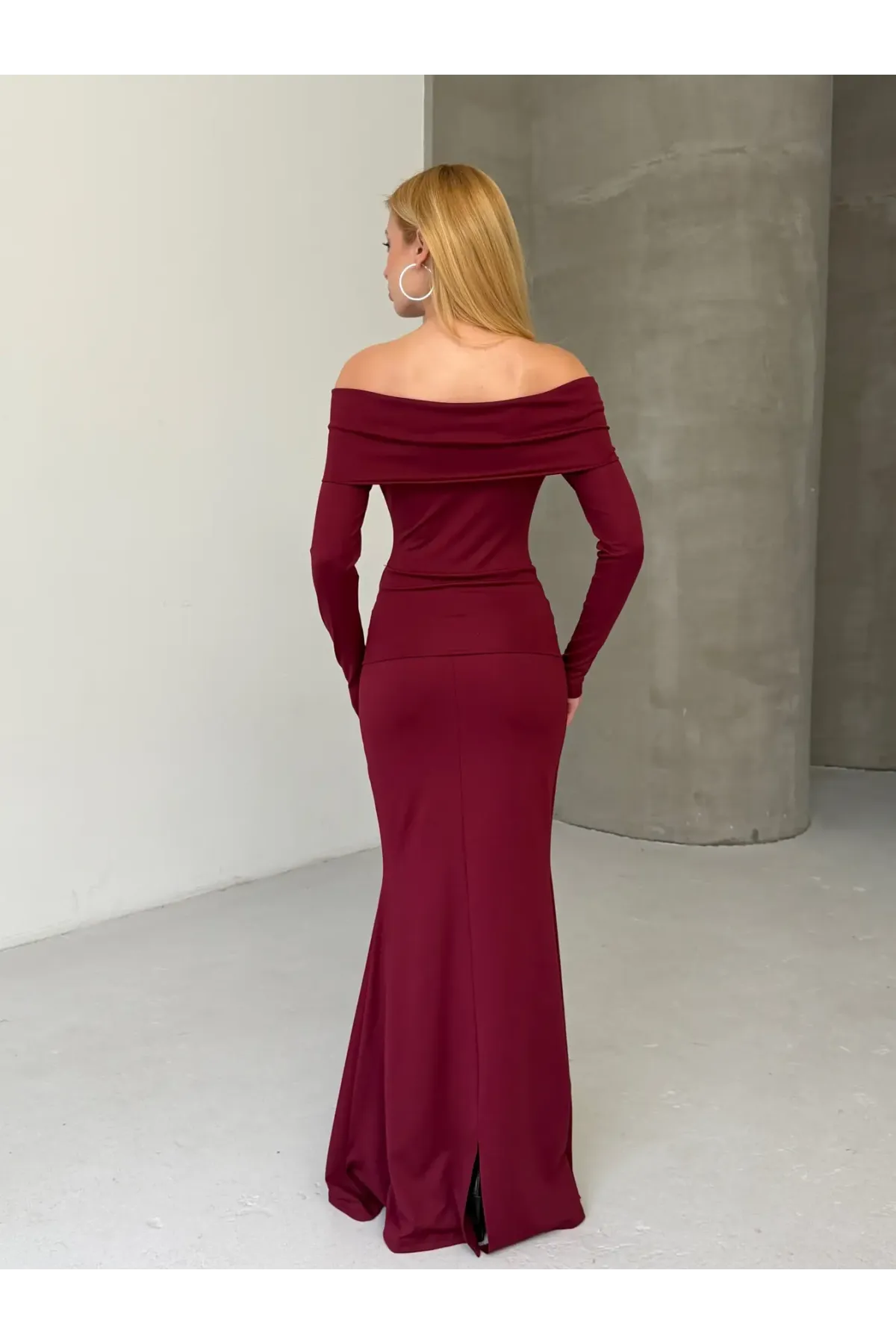 Modal Kumaş Likralı Çiçek Aksesuarlı Maxi Boy Elbise Bordo