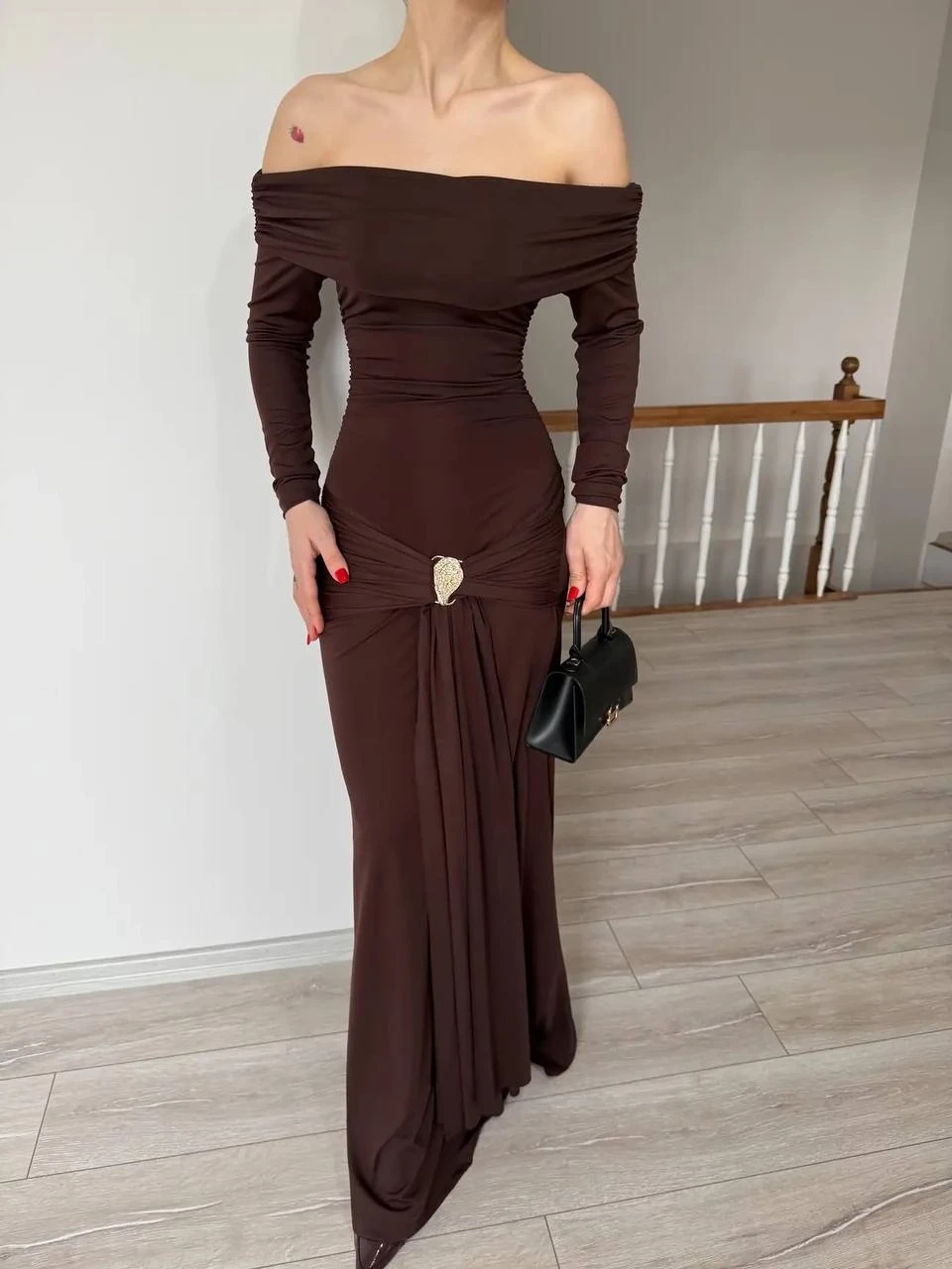 Modal Kumaş Metal Aksesuar Detaylı Maxi Boy Elbise