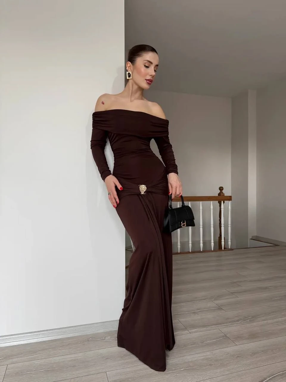 Modal Kumaş Metal Aksesuar Detaylı Maxi Boy Elbise