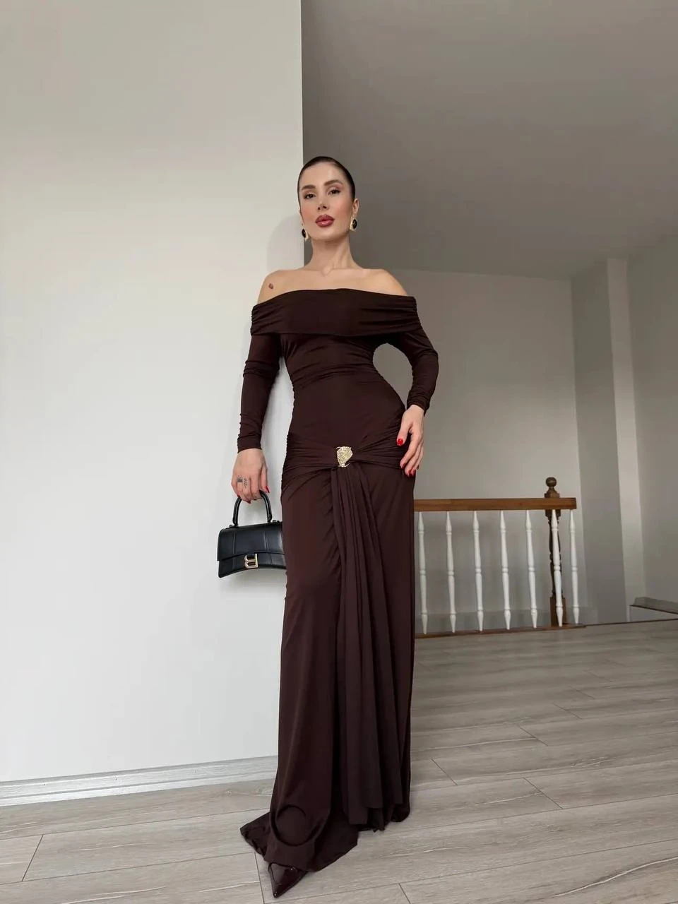 Modal Kumaş Metal Aksesuar Detaylı Maxi Boy Elbise