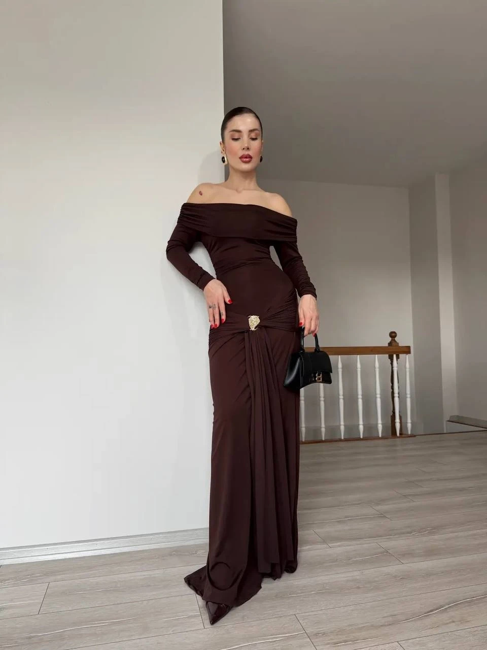 Modal Kumaş Metal Aksesuar Detaylı Maxi Boy Elbise