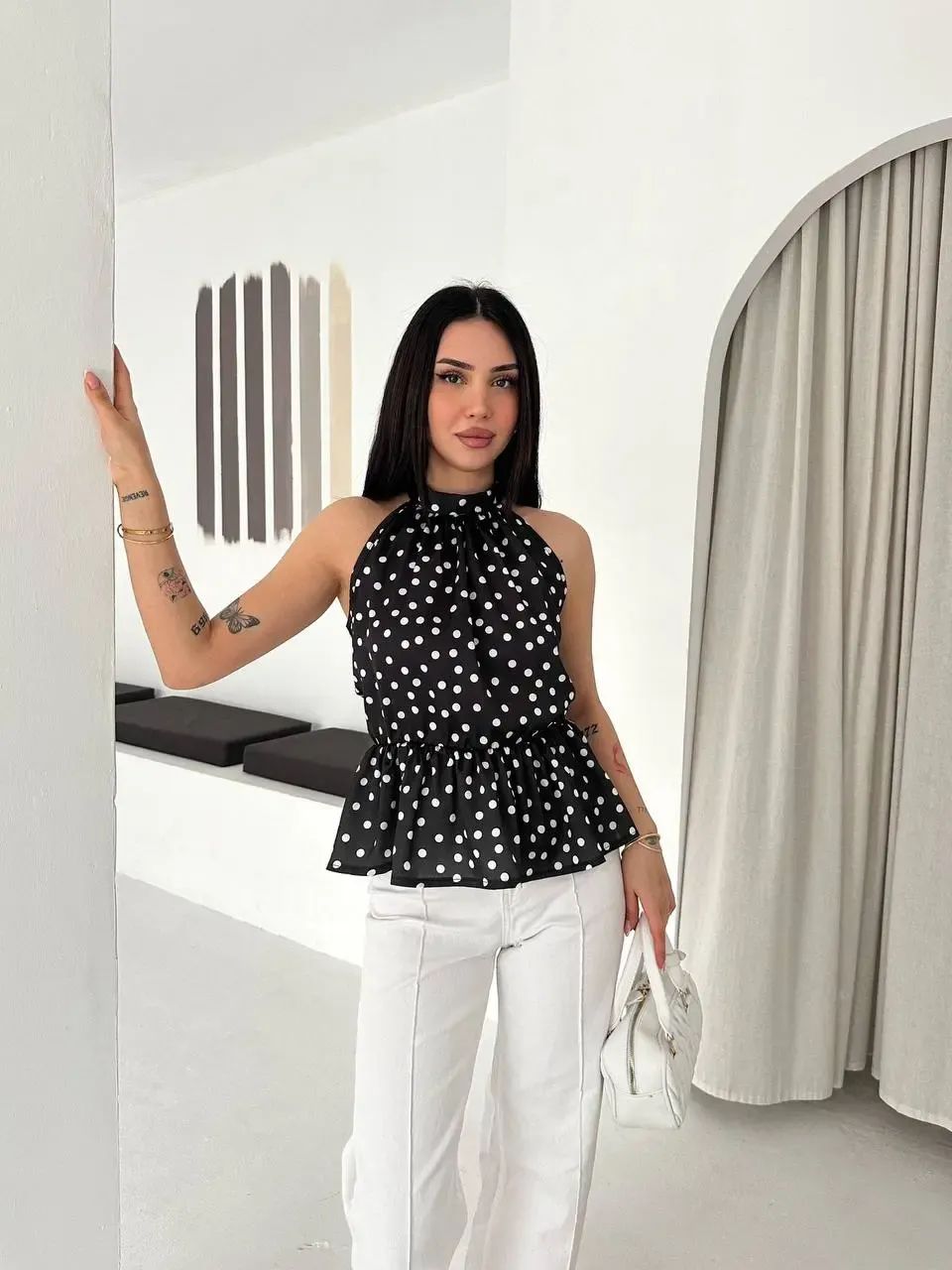 Puantiyeli Halter Yaka Bluz – Bel Lastikli Şık Bluz Siyah