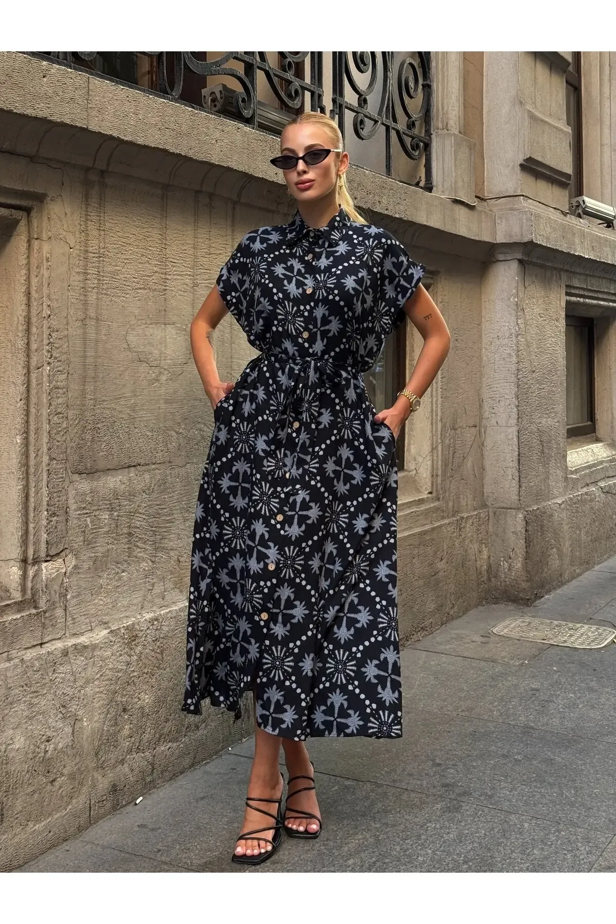 Siyah Desenli Kuşak Detaylı Gömlek Elbise