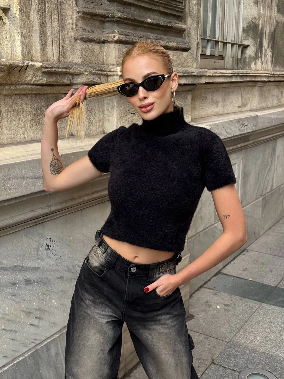 Siyah Sakallı Kumaş Crop Bluz