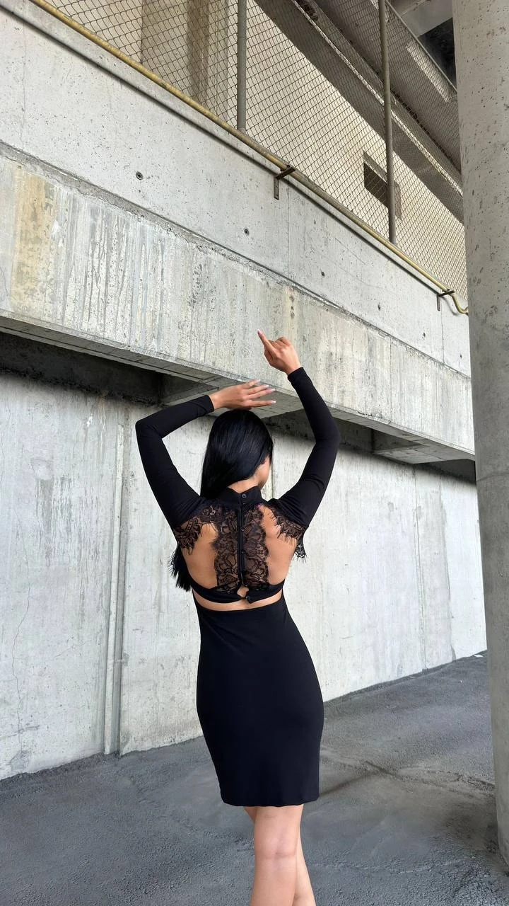 Suyolu Dantel Detaylı Sırt Dekolte Mini Elbise