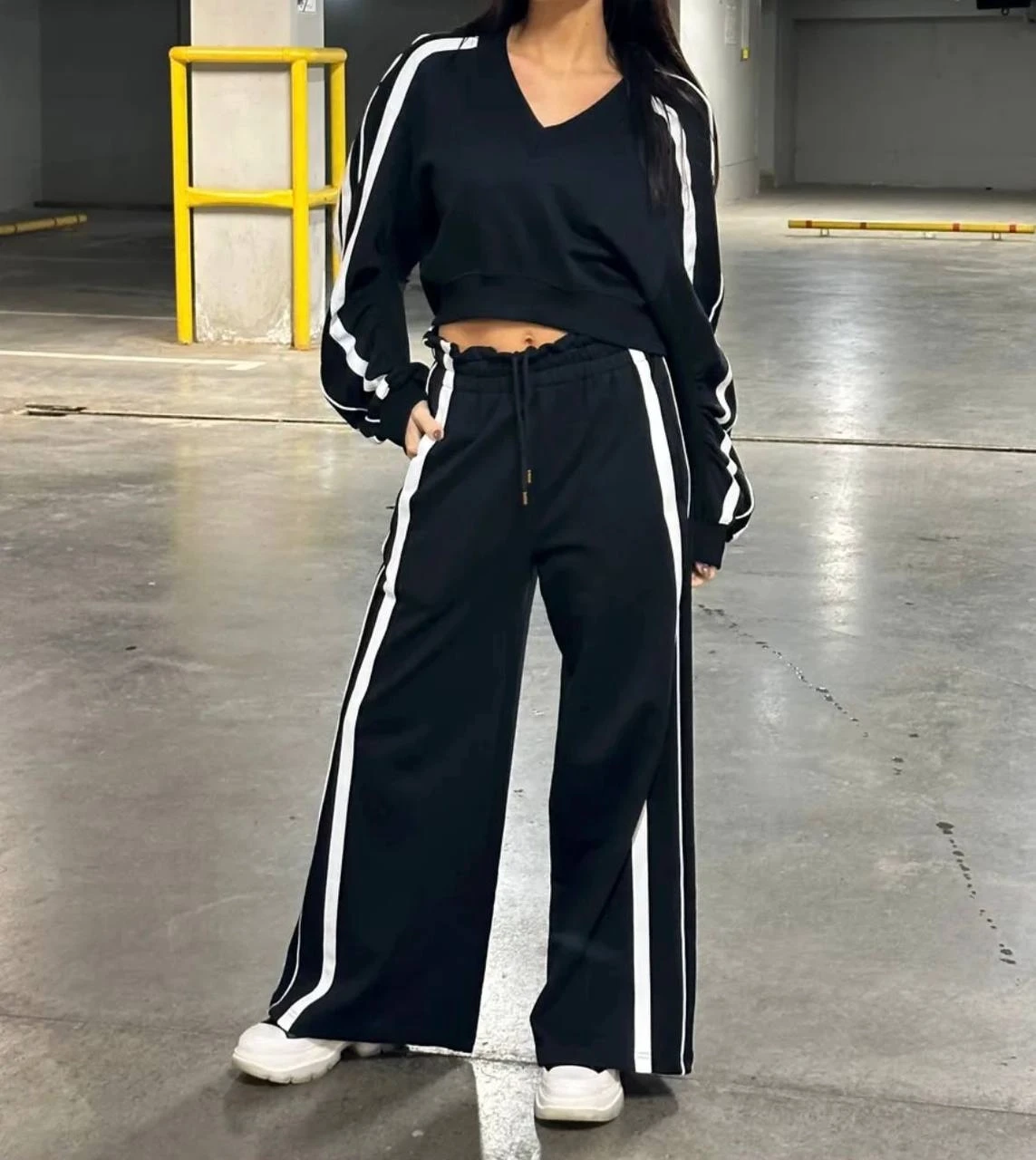 Üç İplik Şardonlu Yanları Şerit Takım Siyah