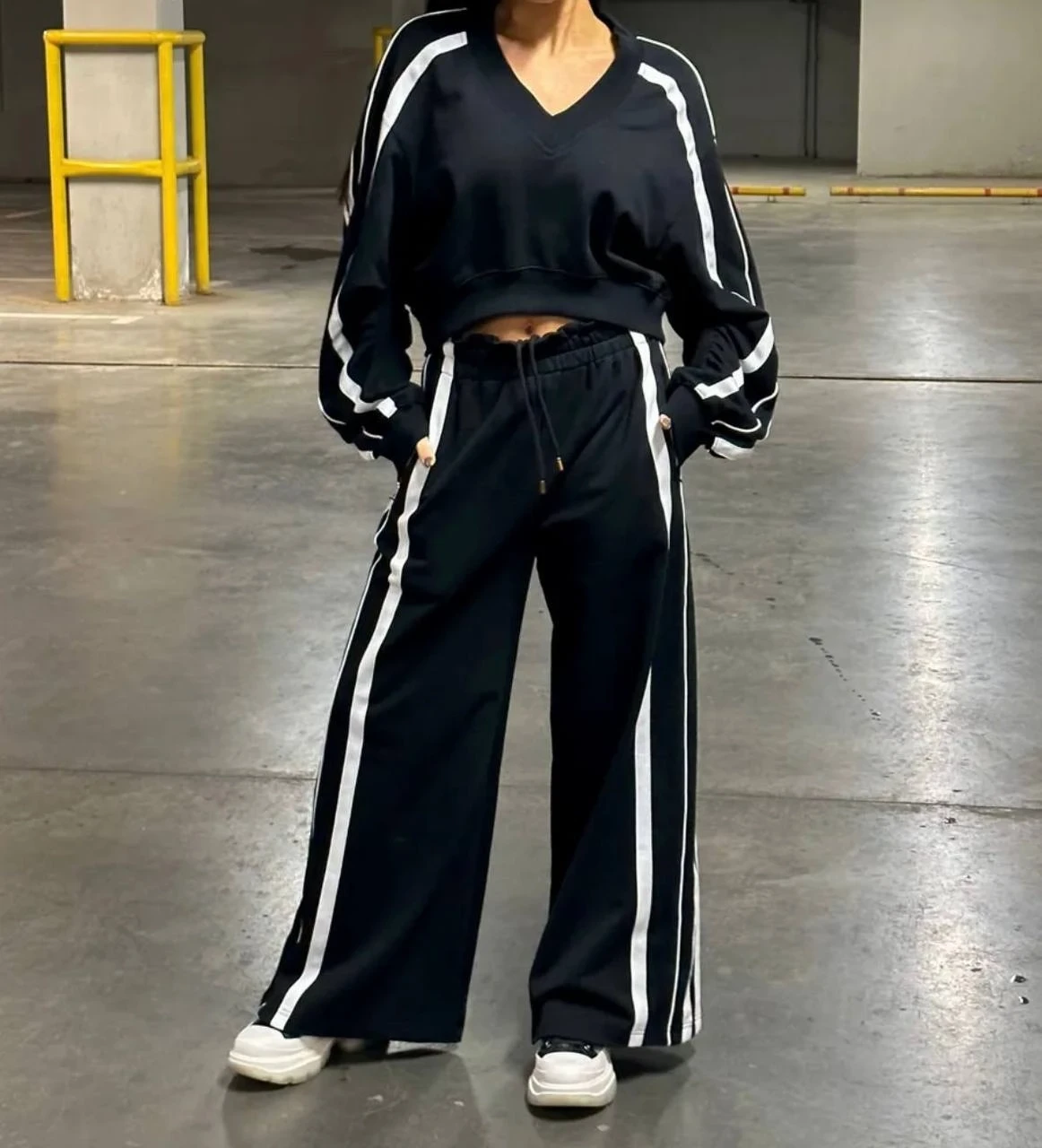 Üç İplik Şardonlu Yanları Şerit Takım Siyah