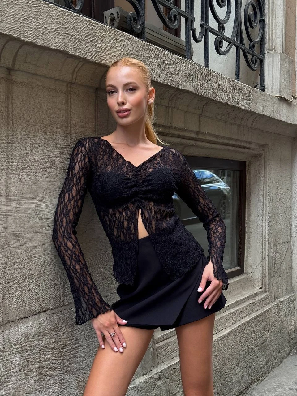 V Yaka Yırtmaç Detay Bürümcük Dantel Bluz Siyah