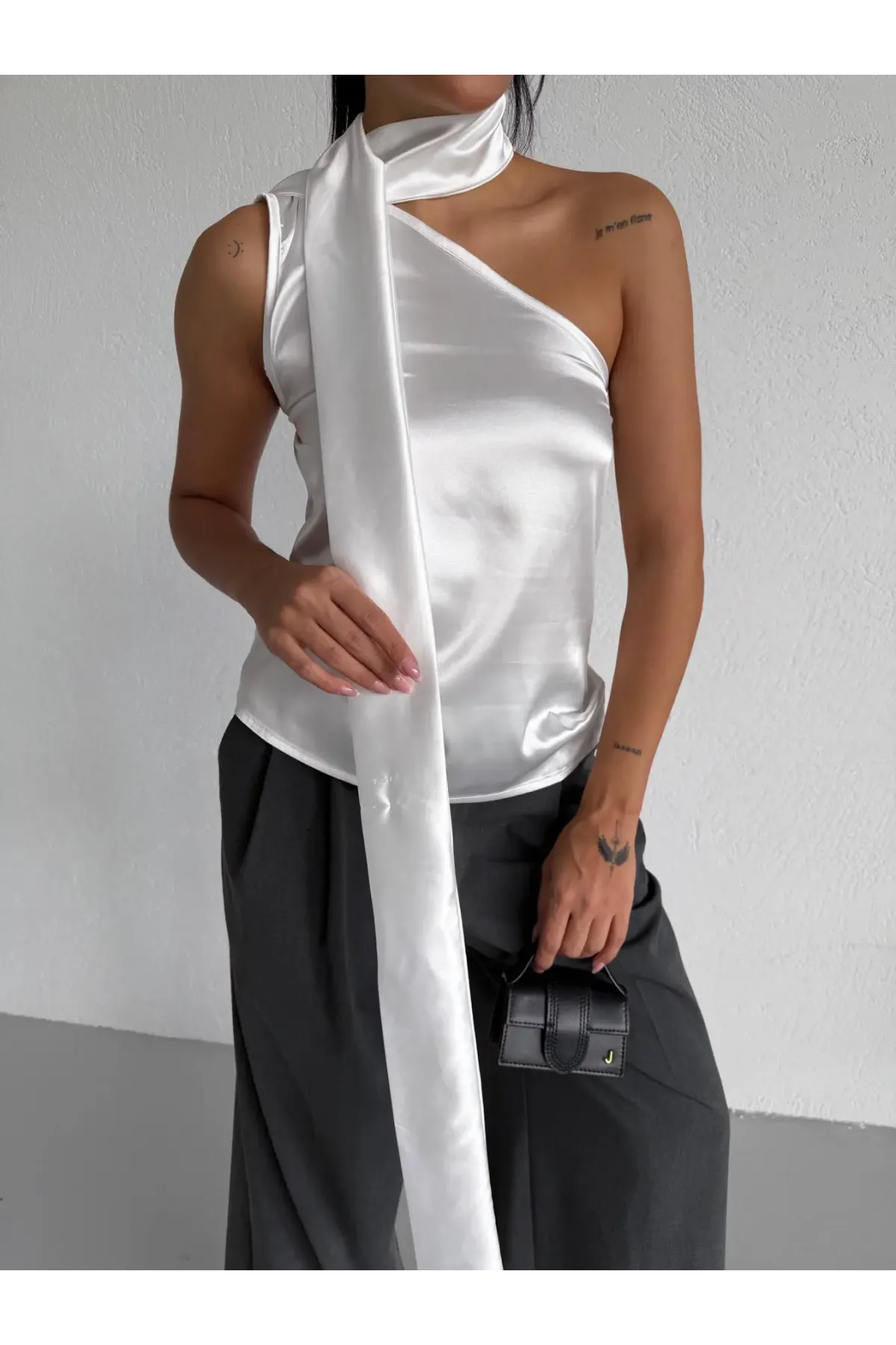 Yaka Detay Saten Bluz Beyaz
