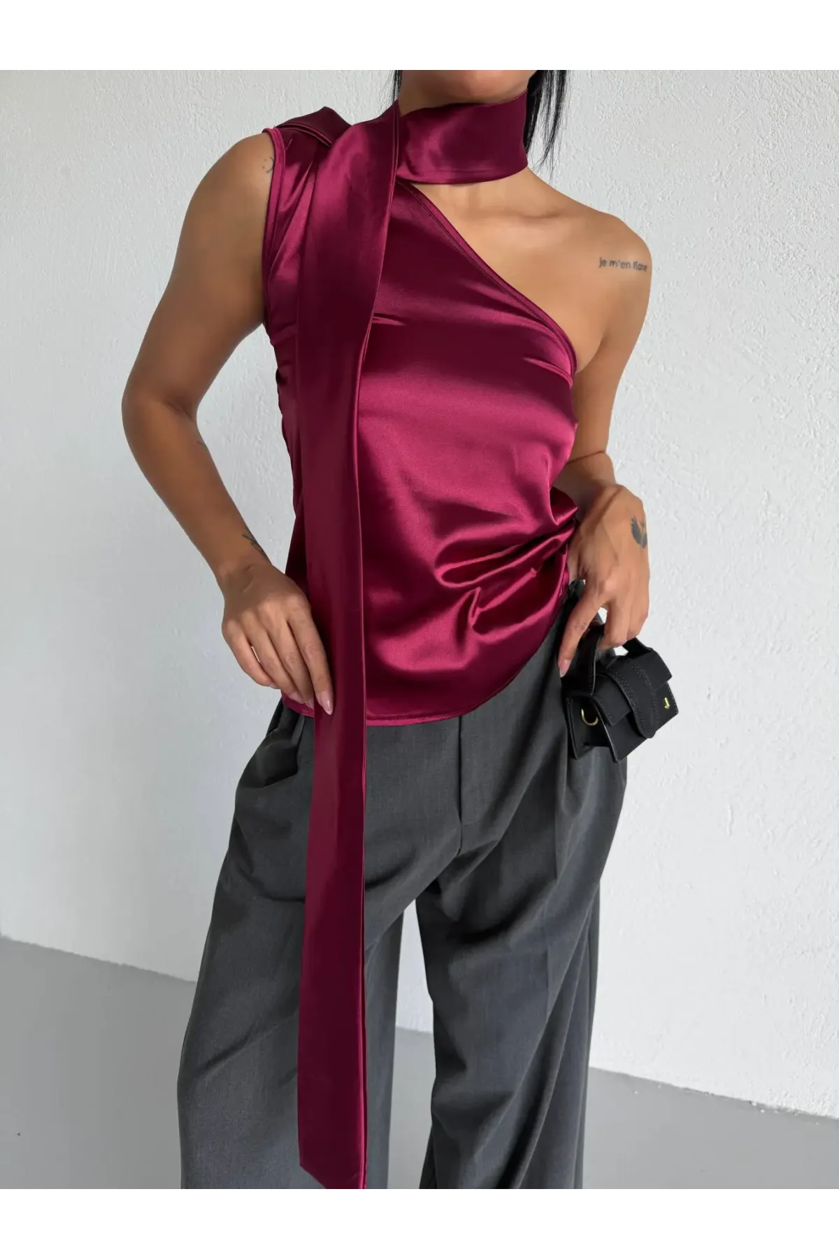 Yaka Detay Saten Bluz Bordo