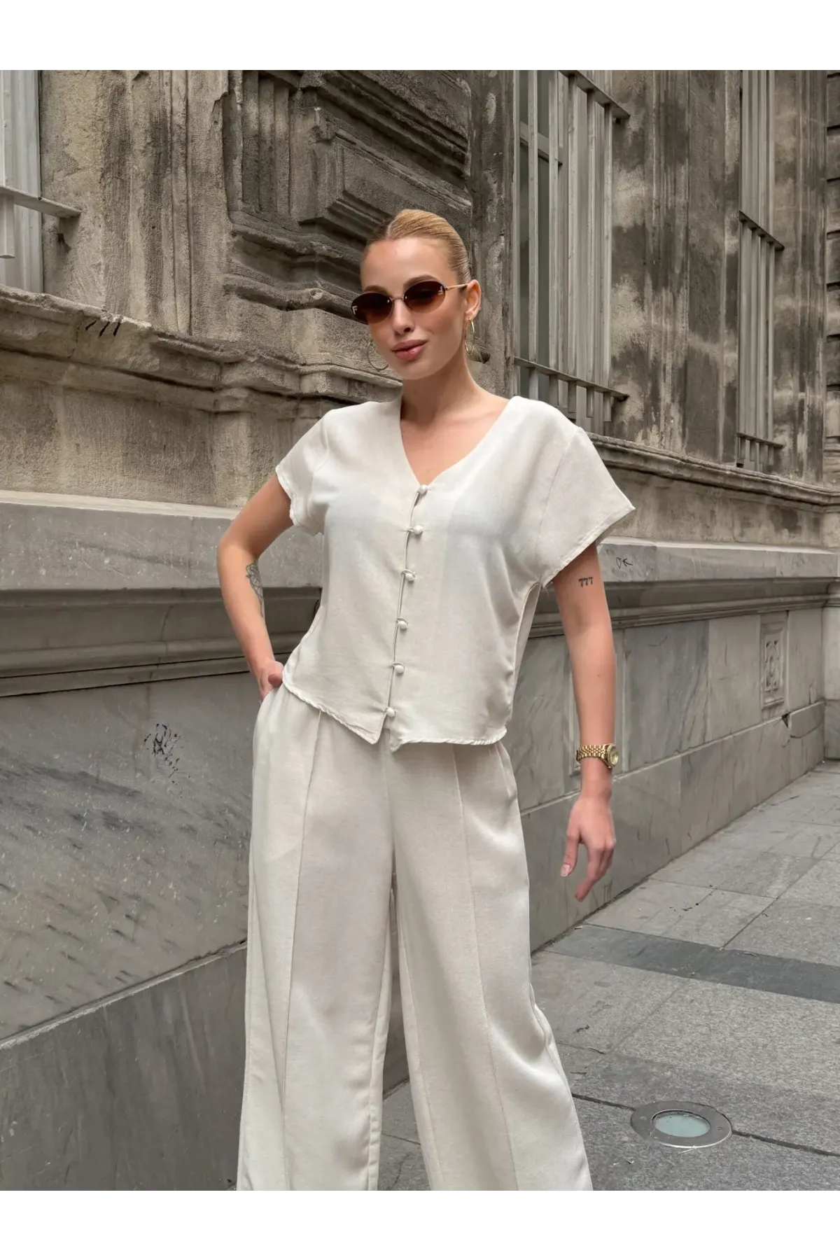 Yarım Kol Boncuk Düğmeli Keten Takım