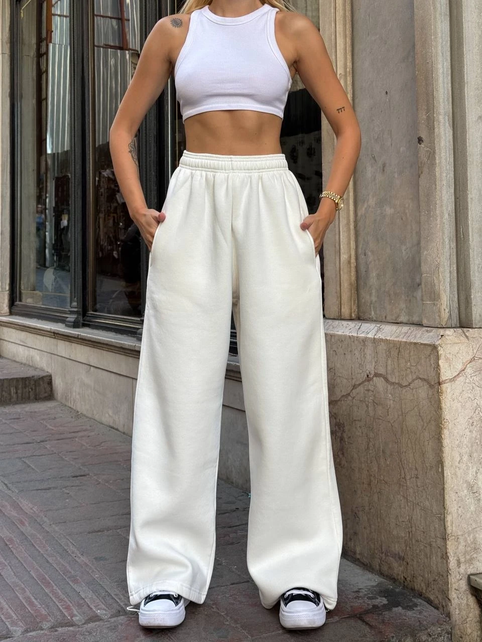 Yüsek Bel Cepli Paça Detay Beyaz Eşofman Altı