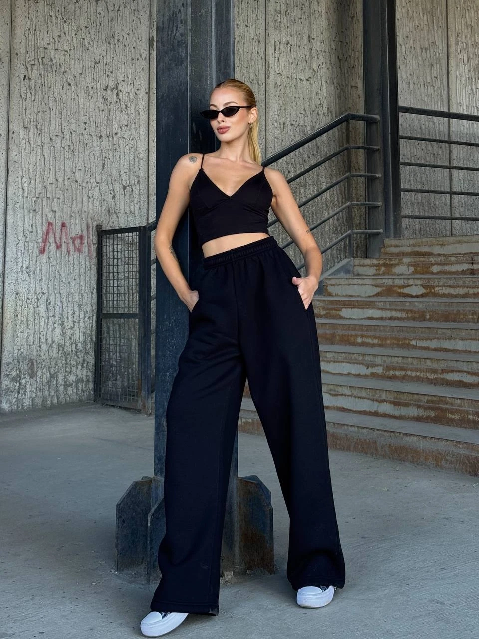 Yüsek Bel Cepli Paça Detay Siyah Eşofman Altı