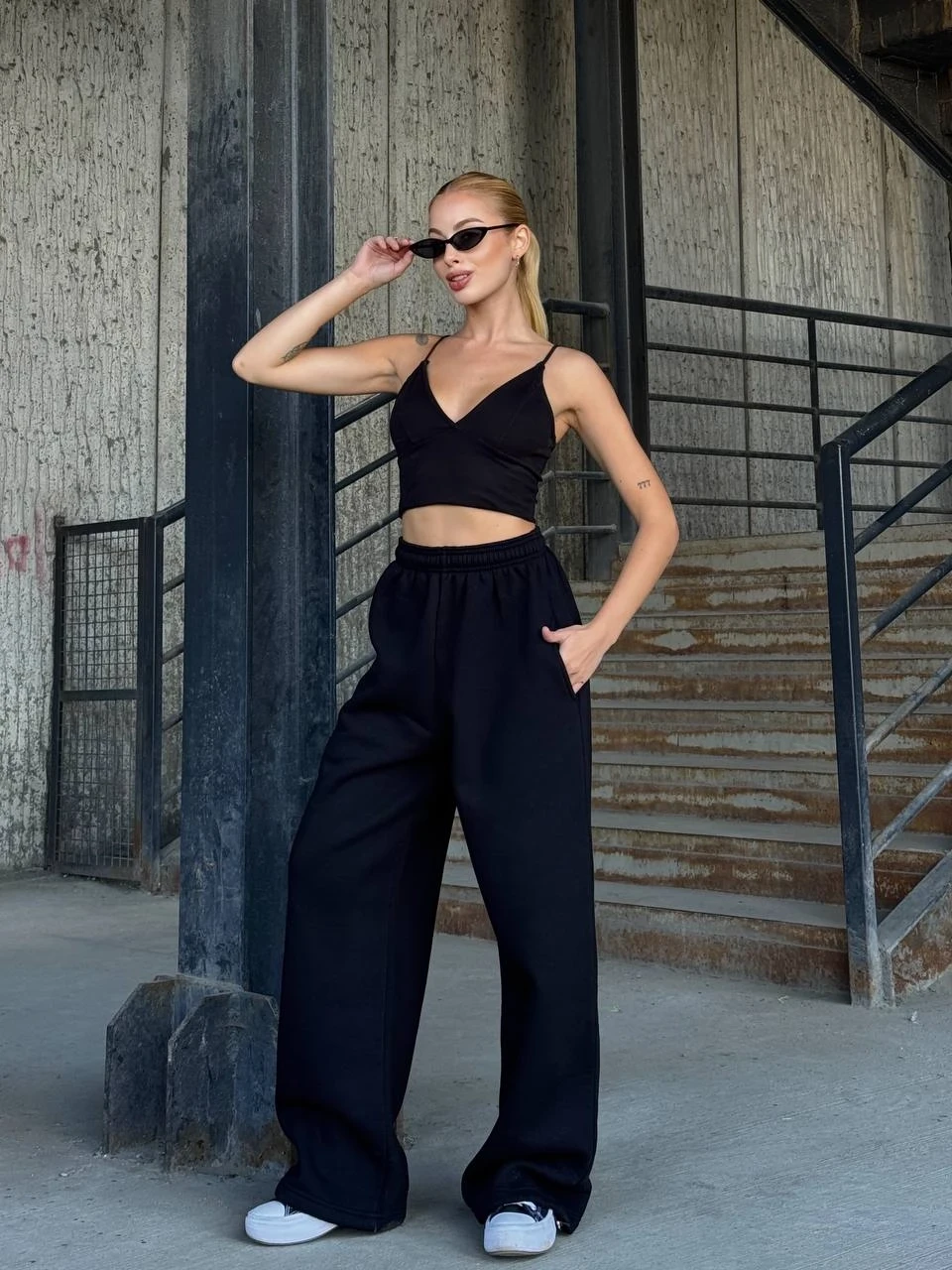 Yüsek Bel Cepli Paça Detay Siyah Eşofman Altı