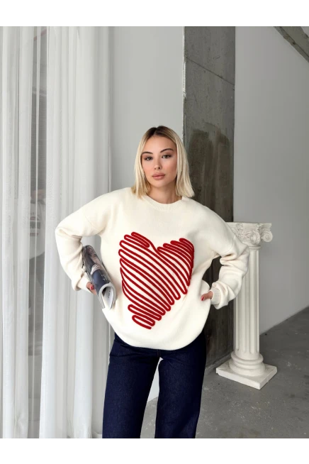 Beyaz Kabartma Büyük Kalpli Triko Kazak