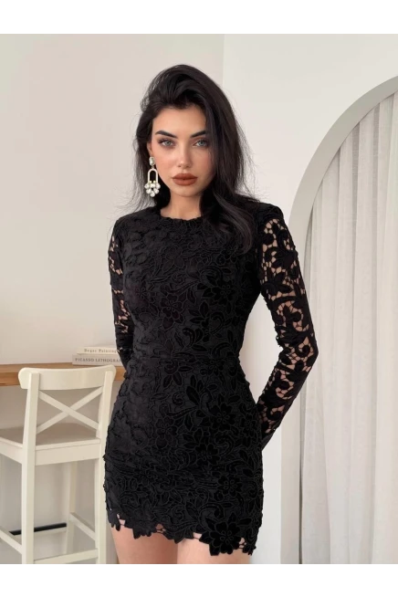 Çiçek Detaylı Siyah Elbise