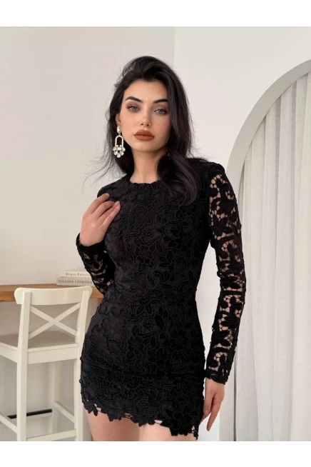 Çiçek Detaylı Siyah Elbise