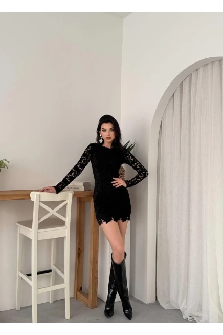 Çiçek Detaylı Siyah Elbise
