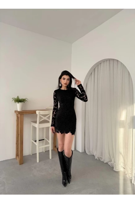 Çiçek Detaylı Siyah Elbise