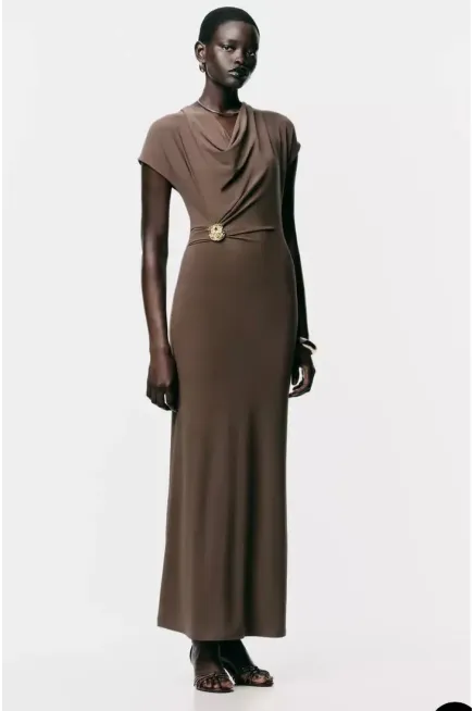 Drape Detaylı Akseuarlı Elbise Kahve