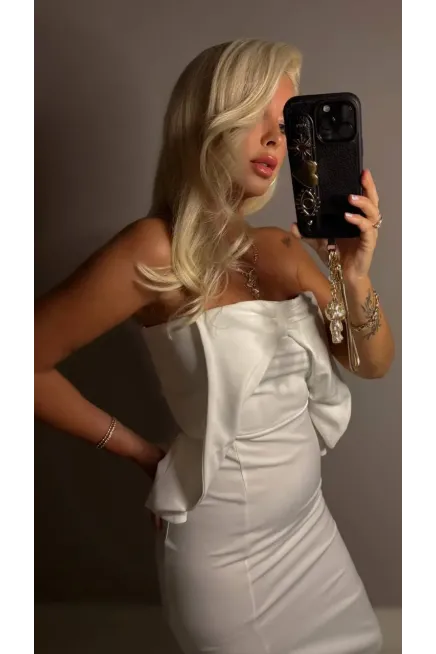 Göğüs Detay Yırtmaçlı Elbise Beyaz