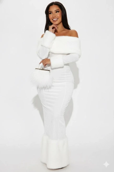 Kadife Kumaş Kürk Detaylı Maxi Elbise Beyaz