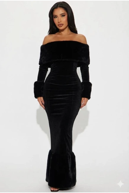 Kadife Kumaş Kürk Detaylı Maxi Elbise Siyah