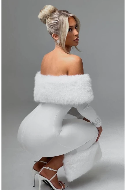 Modal Kumaş Kürk Detaylı Maxi Elbise Beyaz