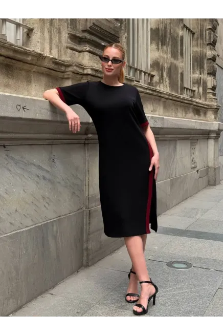 Siyah Kırmızı Şeritli Yırtmaç Detaylı Modal Elbise