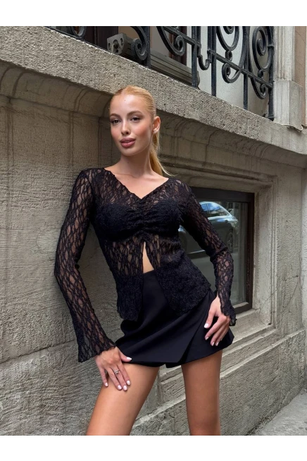 V Yaka Yırtmaç Detay Bürümcük Dantel Bluz Siyah