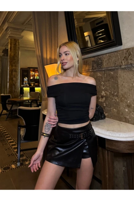 Yan Büzgülü İki Yönlü Giyilebilen Kısa Kollu Siyah Crop