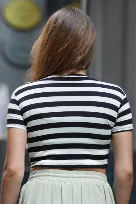 Aksesuar Detay Çizgili Crop Bluz-clnbl6-byz